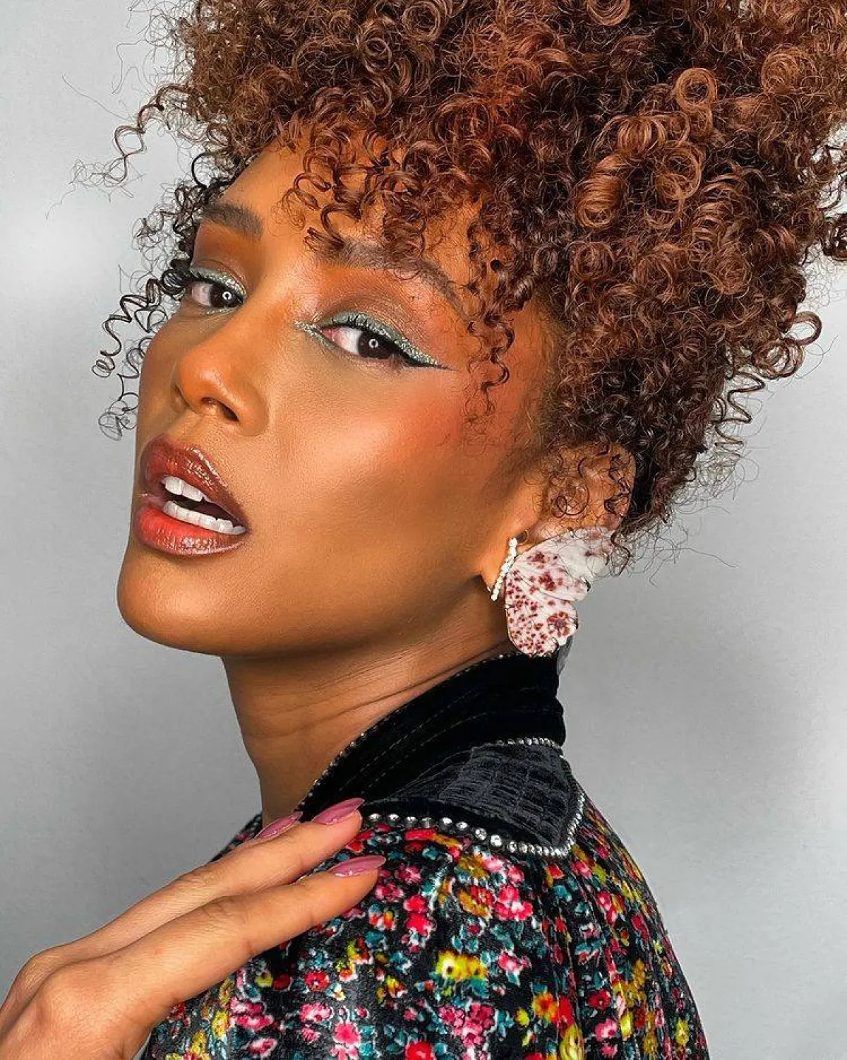 أقراط Taís Araújo-الصورة من حساب النجمة على انستغرام