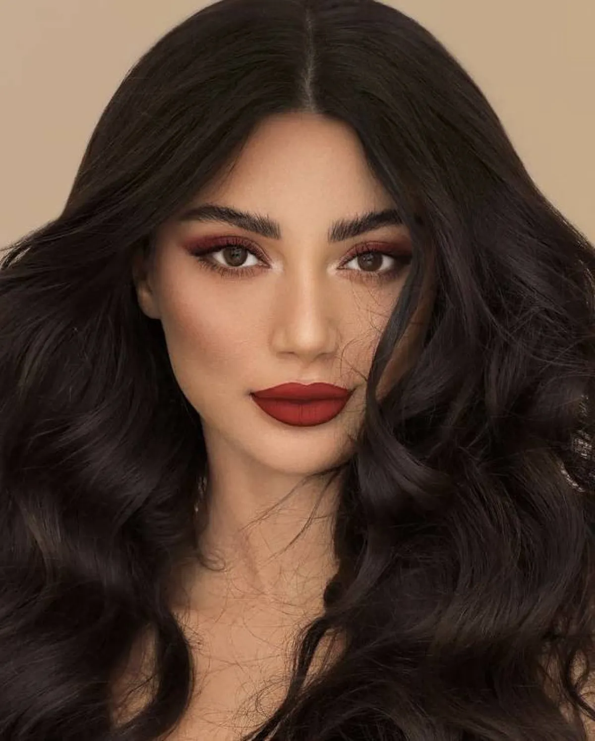 مكياج احمر ليوم الحب