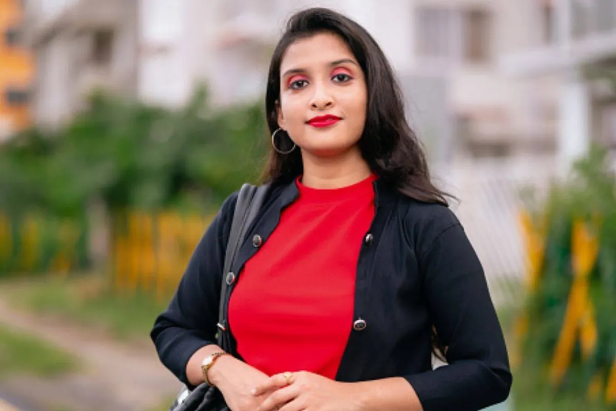 الفستان الأحمر