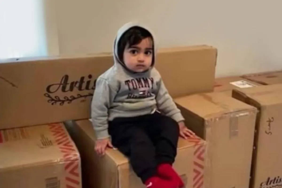 طلب Ayaansh Kumar أثاثًا بقيمة 2000 دولار من Walmart. إن بي سي نيويورك- الصورة من موقع click2houston.com