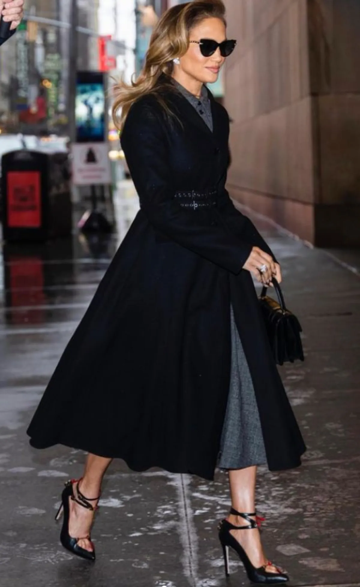 جينيفر لوبيز ترتدي من ديور