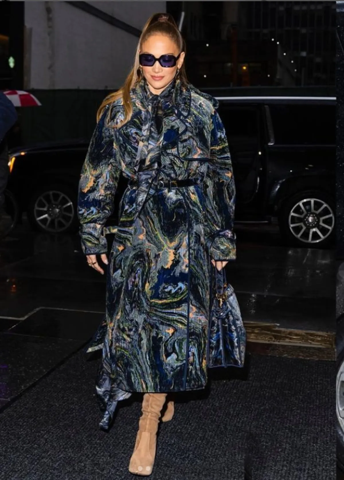 جينيفر لوبيز ترتدي من فندي