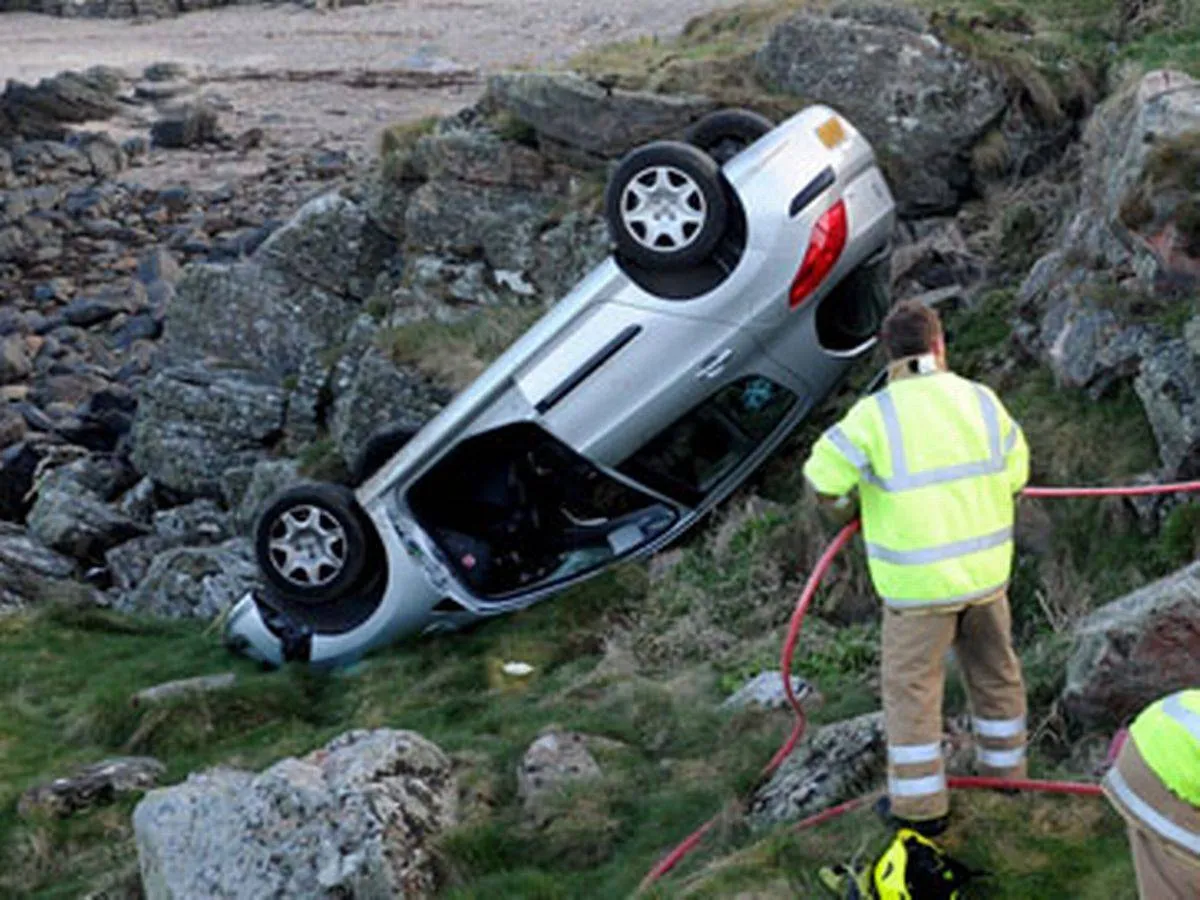 صورة سيارة مقلوبة 