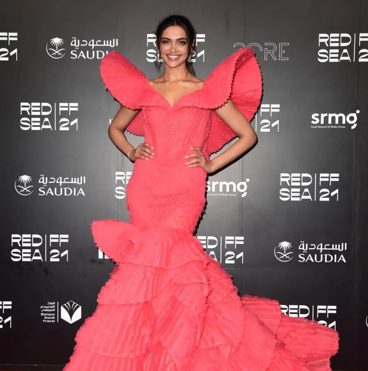 ديبيكا بادوكون على السجادة الحمراء للعرض العالمي الأول لفيلم 83 في الدورة الأولى - الصورة من صفحة المهرجان على فيسبوك