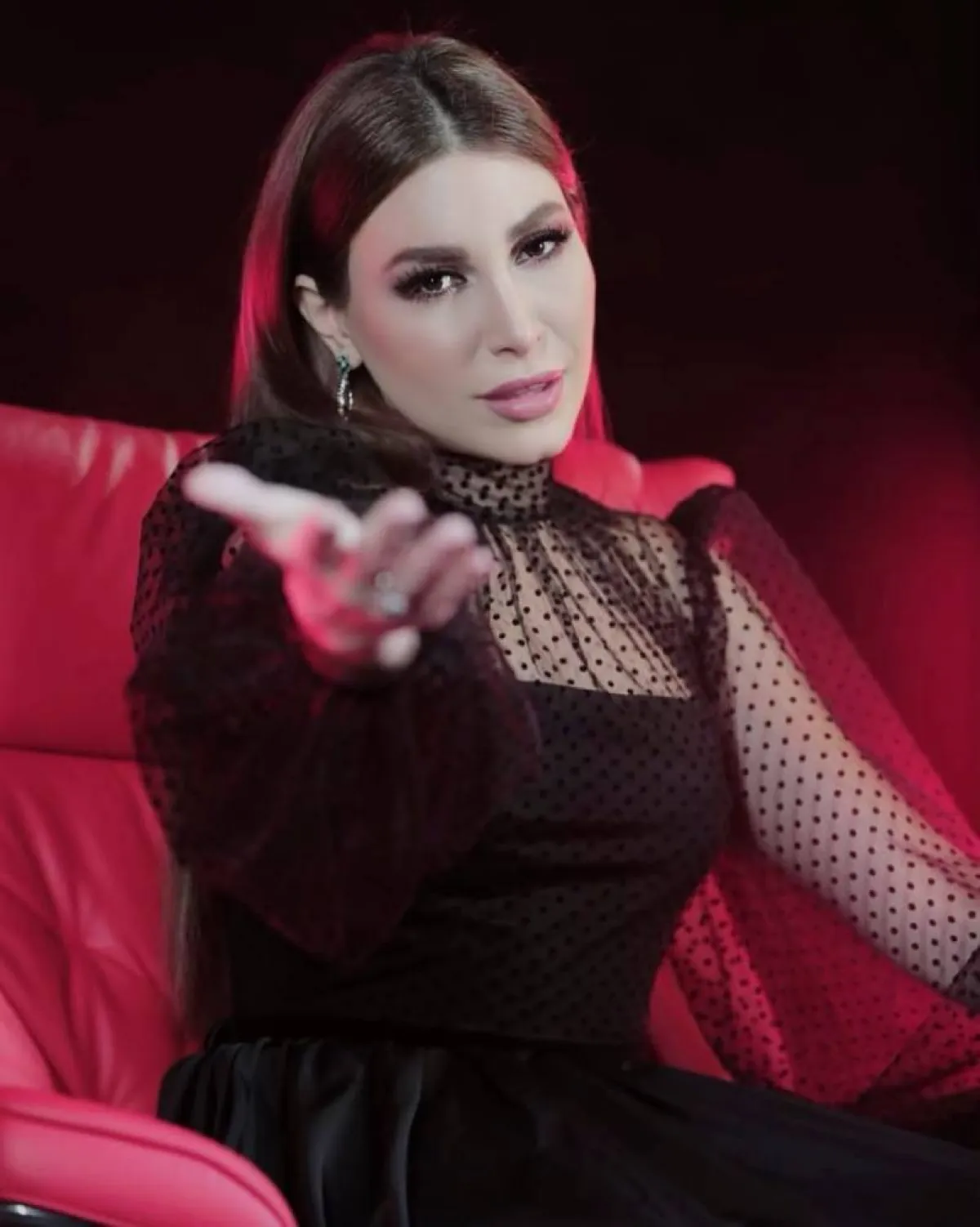 تسريحات شعر منسدلة من يارا