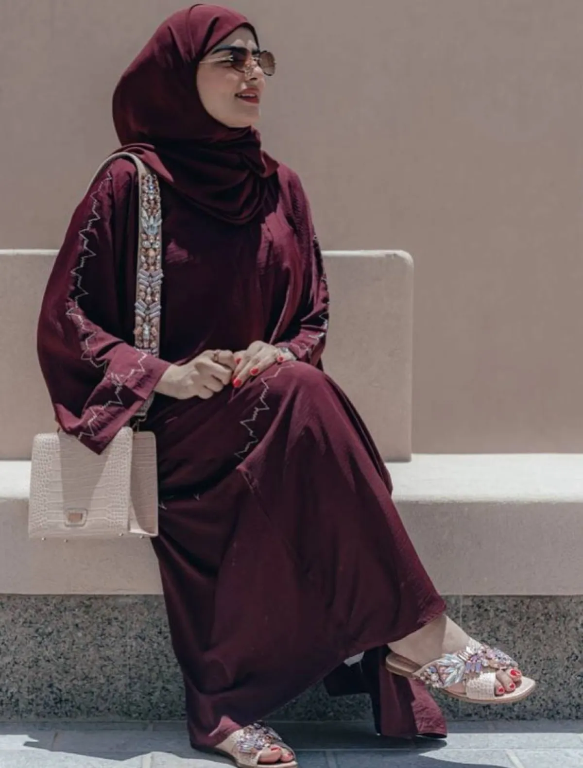 عباية مطرزة