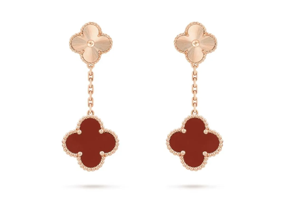 اقراط طويلة