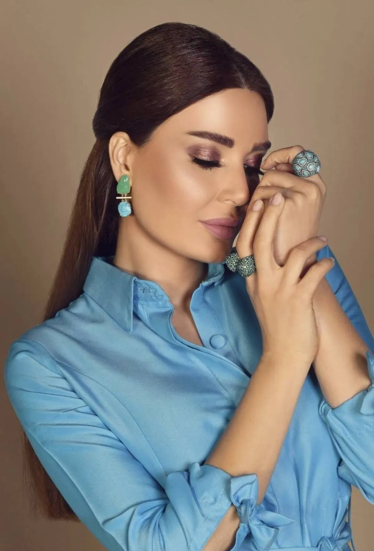 الشعر المنسدل المربوط