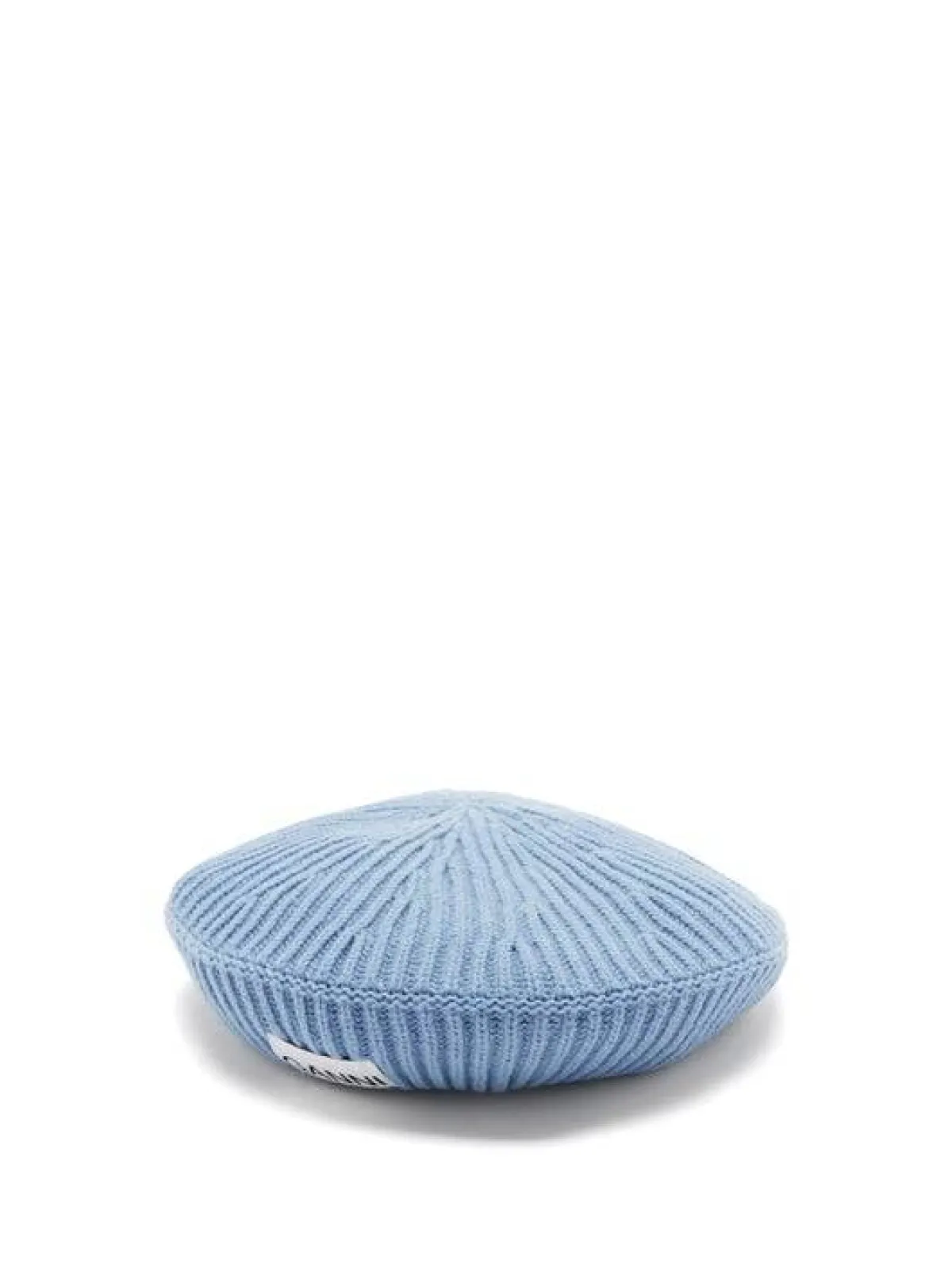 قبّعة البيريه لأناقة فرنسية