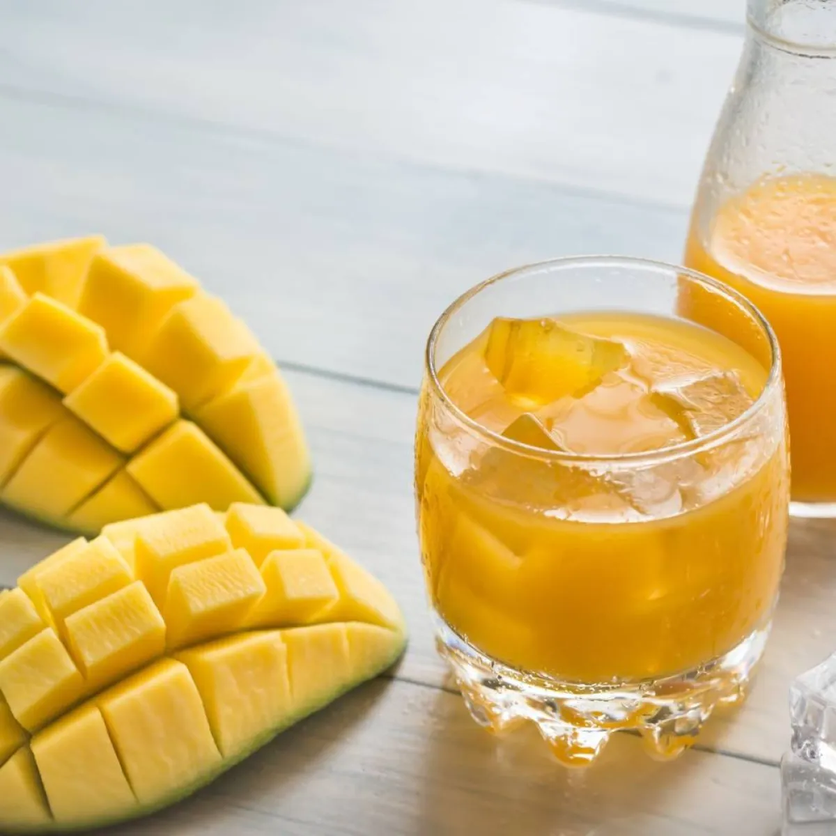 صورة للمانجو والعصير الشهي