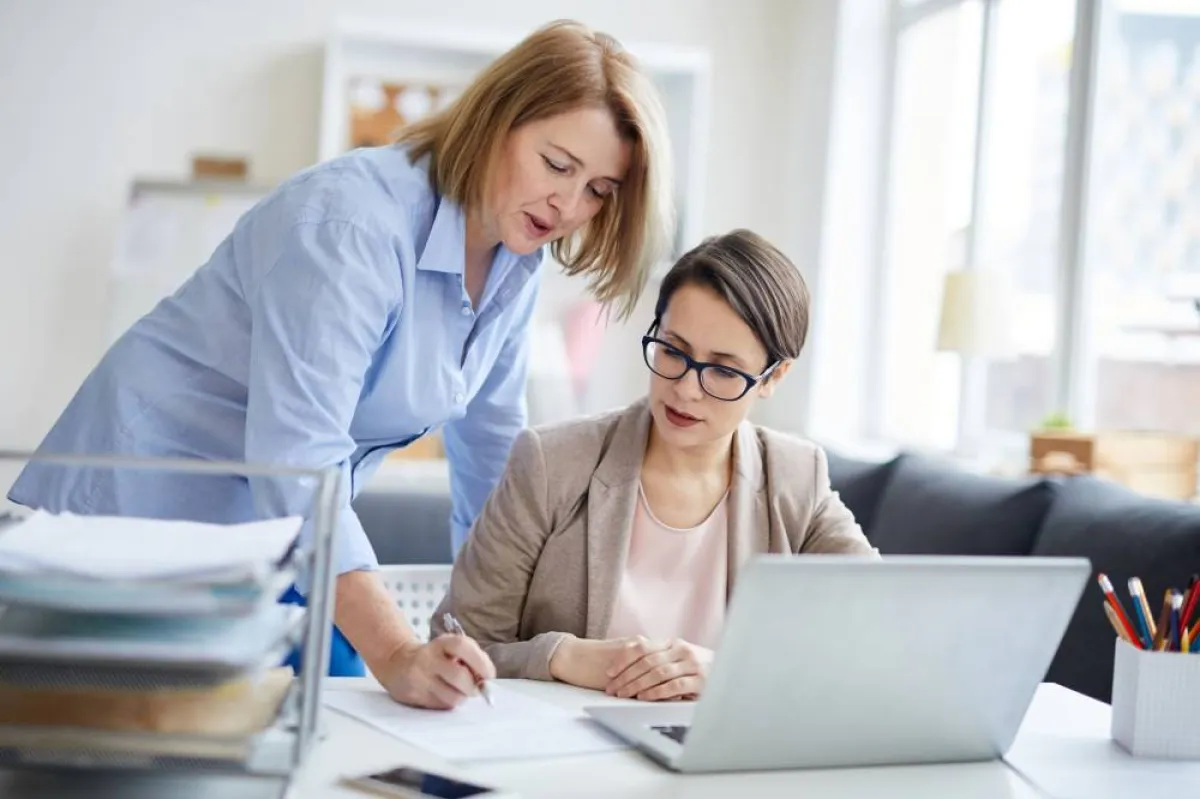 حالة الرئيس في العمل، الذي ينصت لمسائل للموظفين، تُعرف بـ"التنفيس الانفعالي"