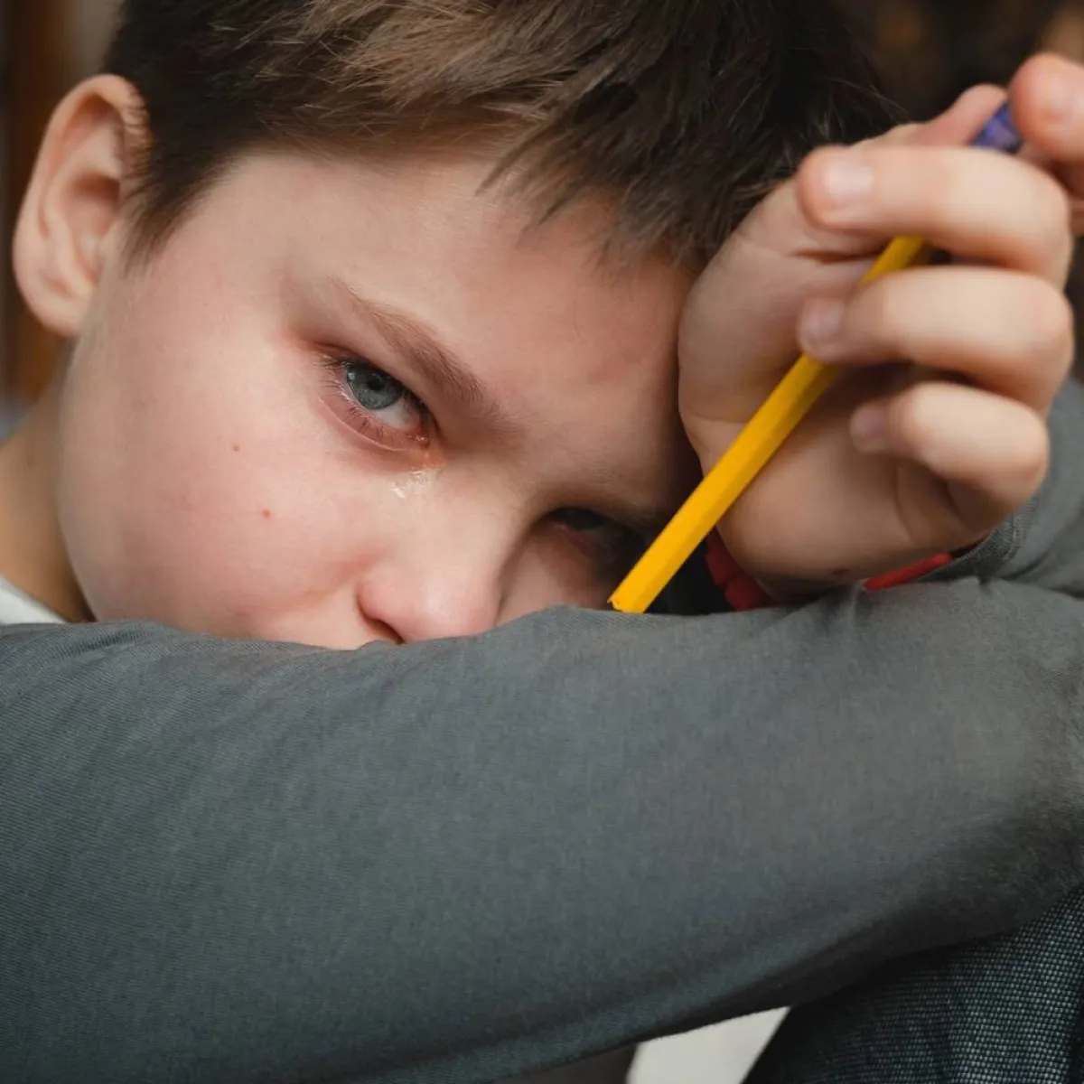 صورة لطفل قَلِق نفسياً