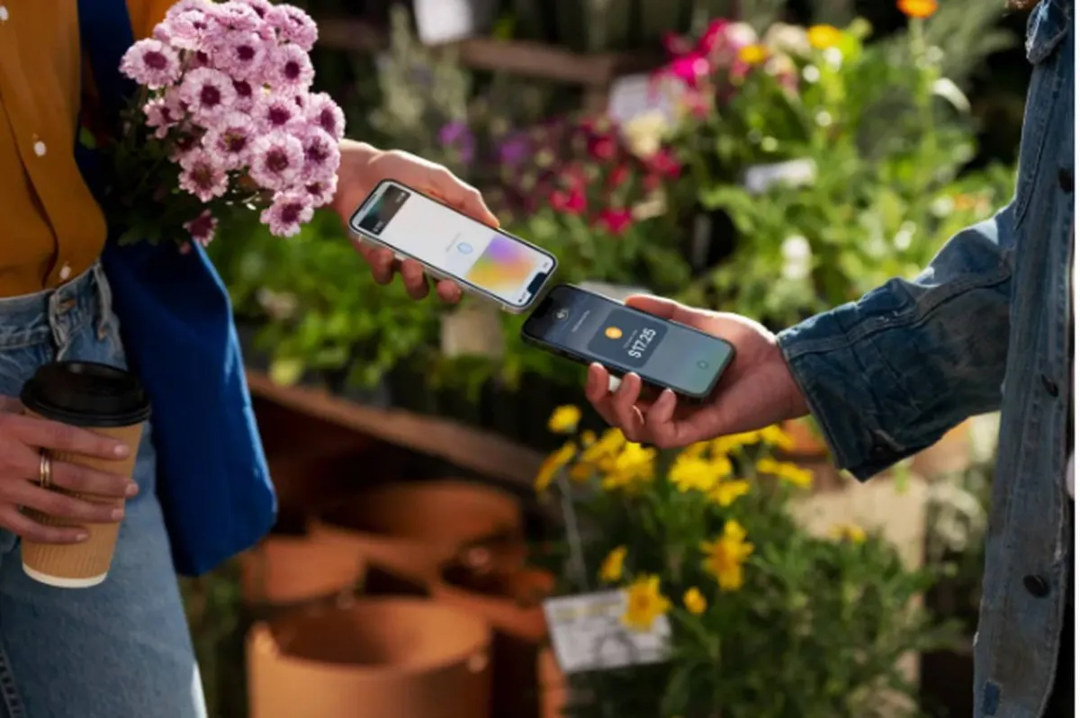 أبل تعلن عن خاصية جديدة للدفع عبر أجهزة أيفون