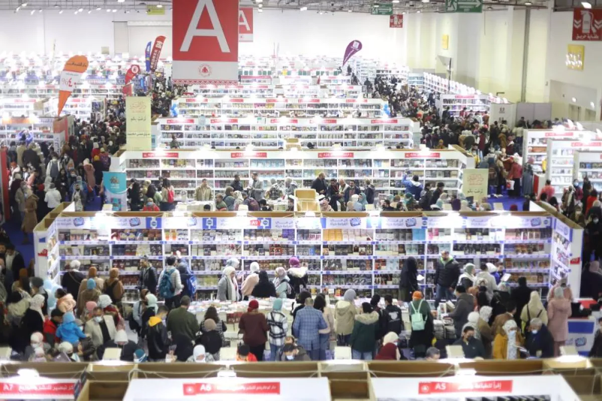 صورة توافد الزوار على معرض الكتاب بالقاهرة