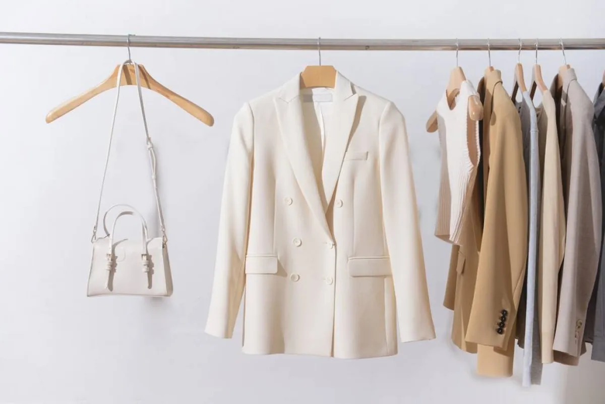 الاهتمام بالملبس قاعدة أساسيّة من القواعد في إتيكيت العمل