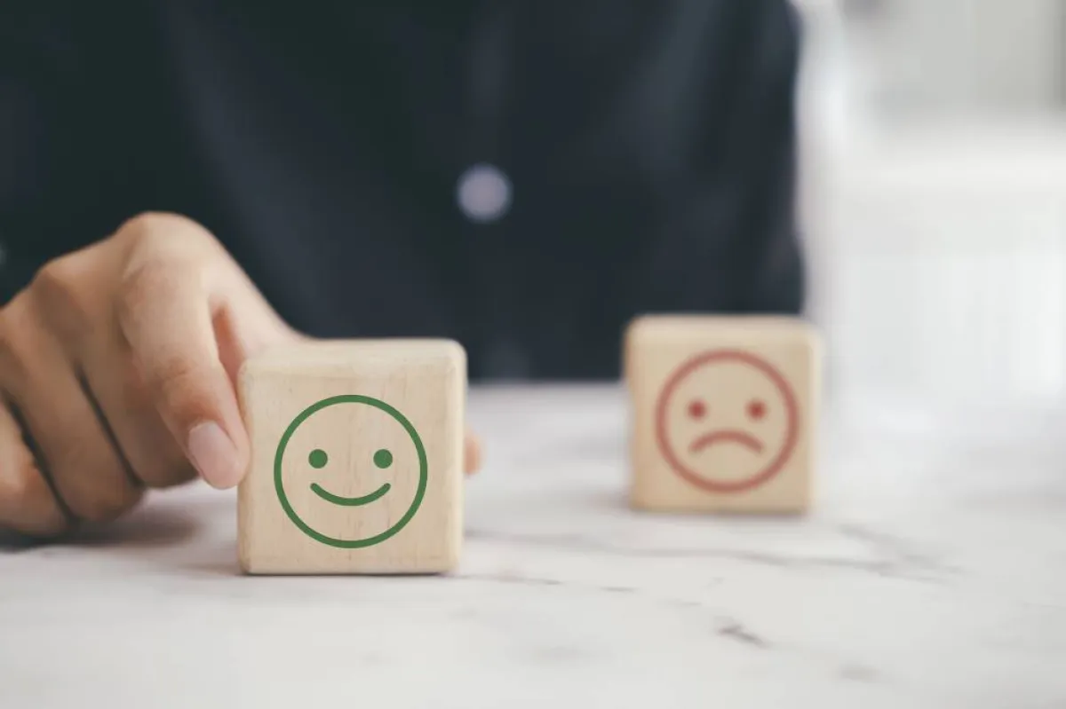 "الموظفون السعداء يصنعون عملاء سعداء"