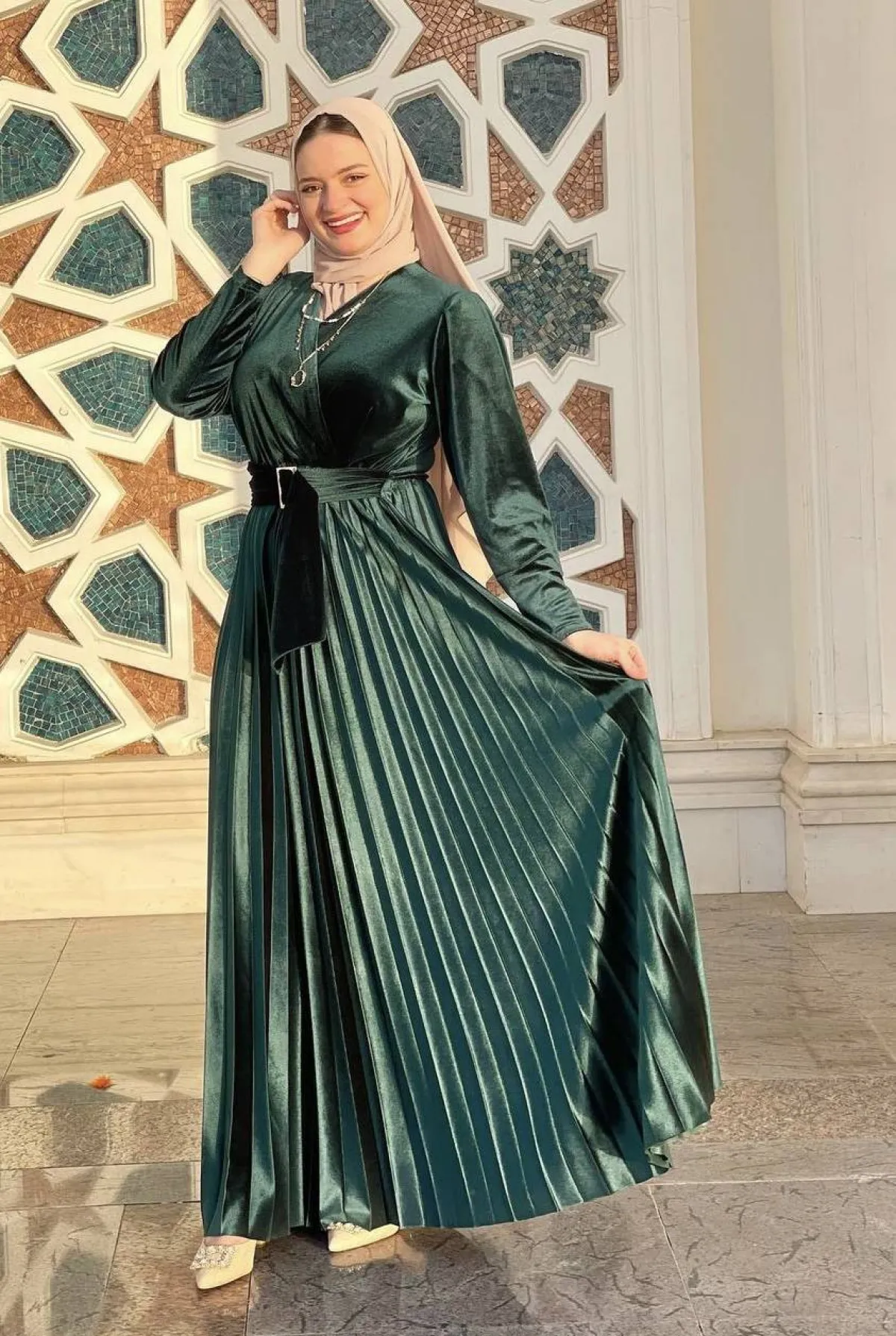 فستان بتنورة واسعة