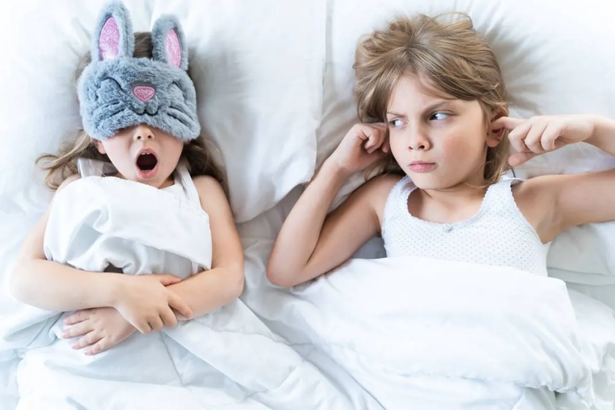 صورة تعبر عن أثر الشخير على شركاء النوم