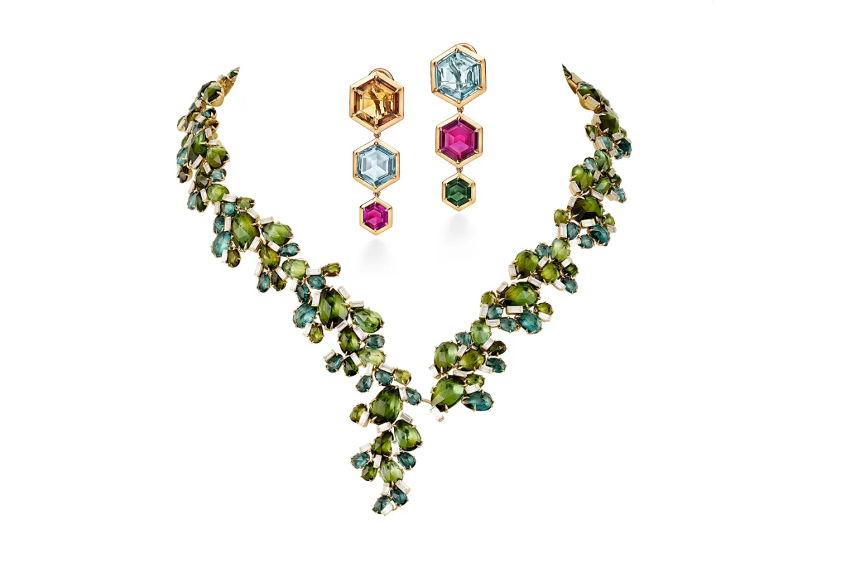 مجوهرات مرصعة بحجر التورمالين الأخضر