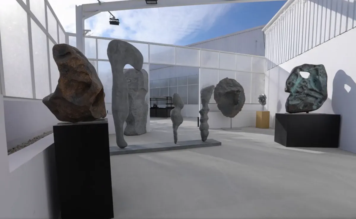 عمل فني بعنوان نهاية العالم - الصورة من حساب بينالي الدرعية على تويتر