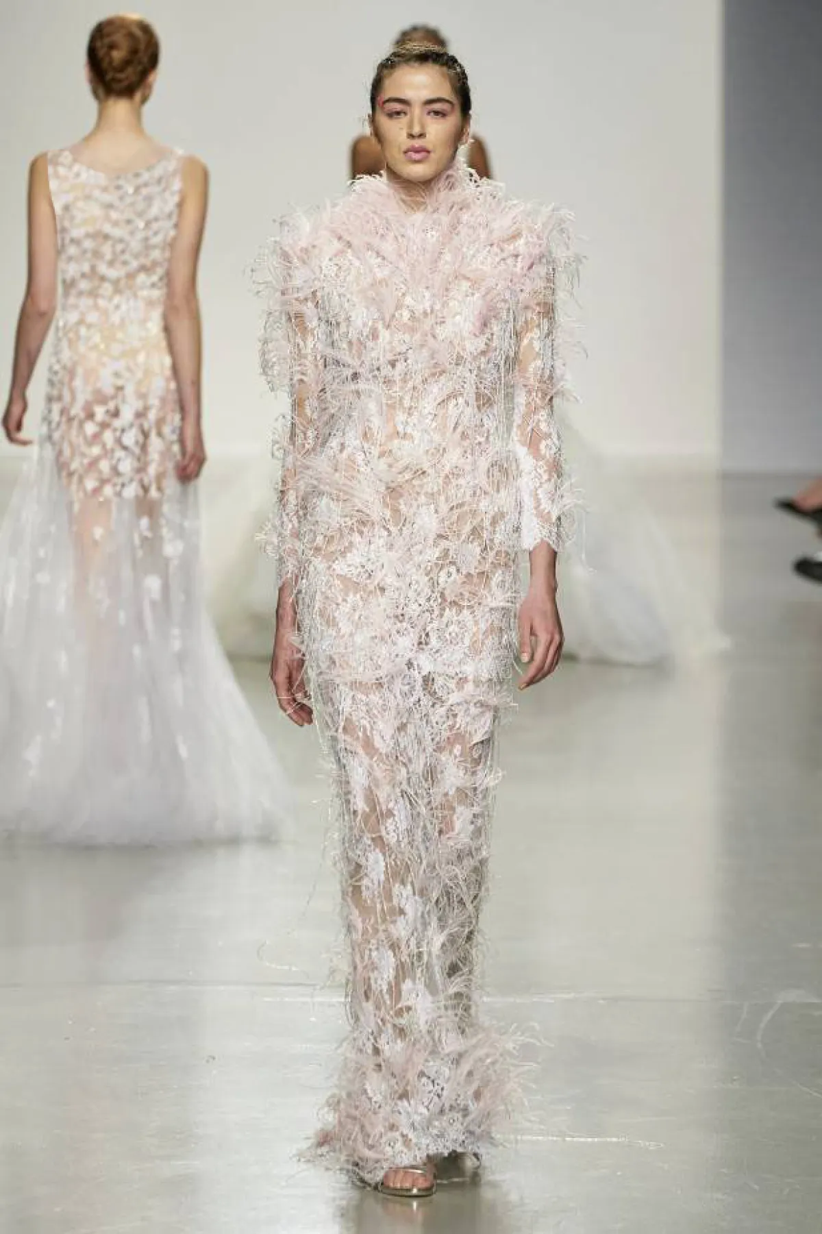 فستان خطوبة ناعم من سيليا كريثاريوتي Celia Kritharioti