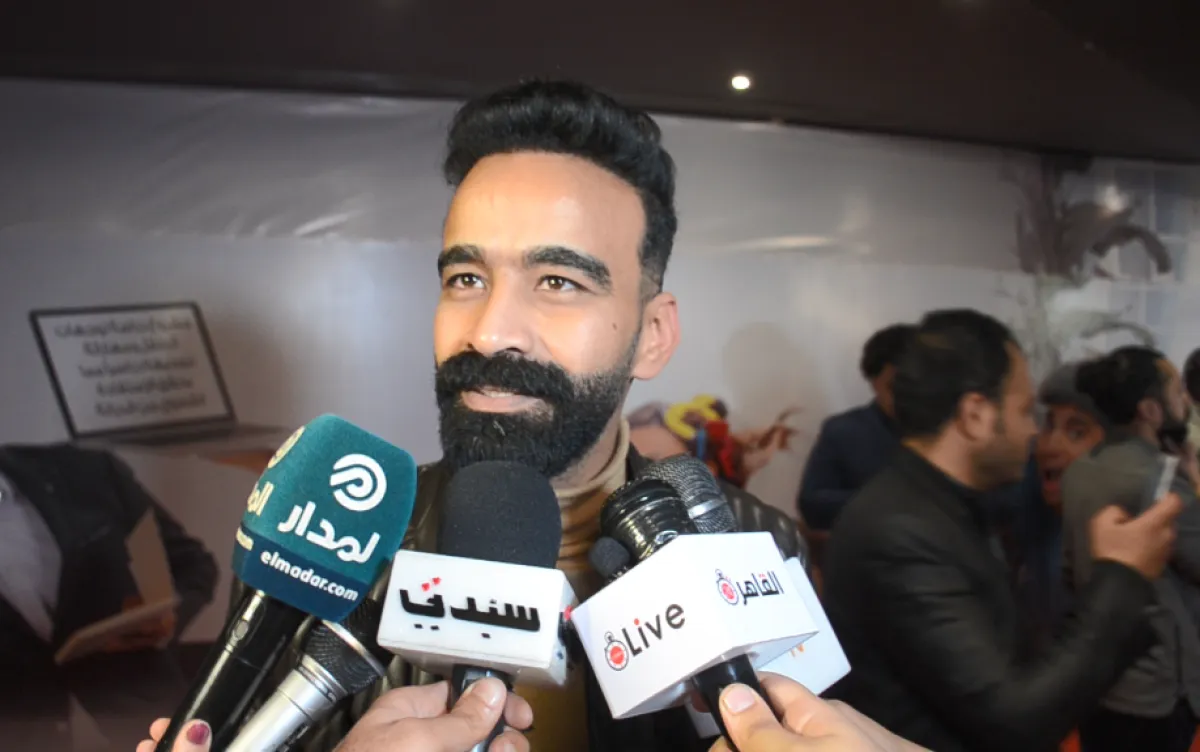 الفنان محمود الليثي خلال لقائه بسيدتي - الصورة خاصة بسيدتي