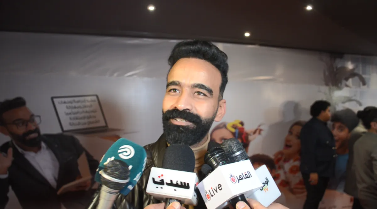 الفنان محمود الليثي خلال لقائه بسيدتي - الصورة خاصة بسيدتي