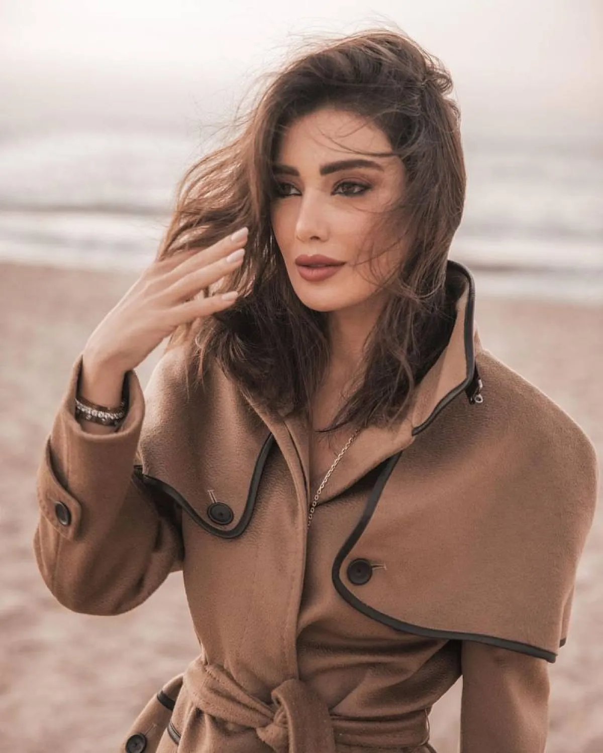 كيفية تطبيق مكياج جيسيكا عازار