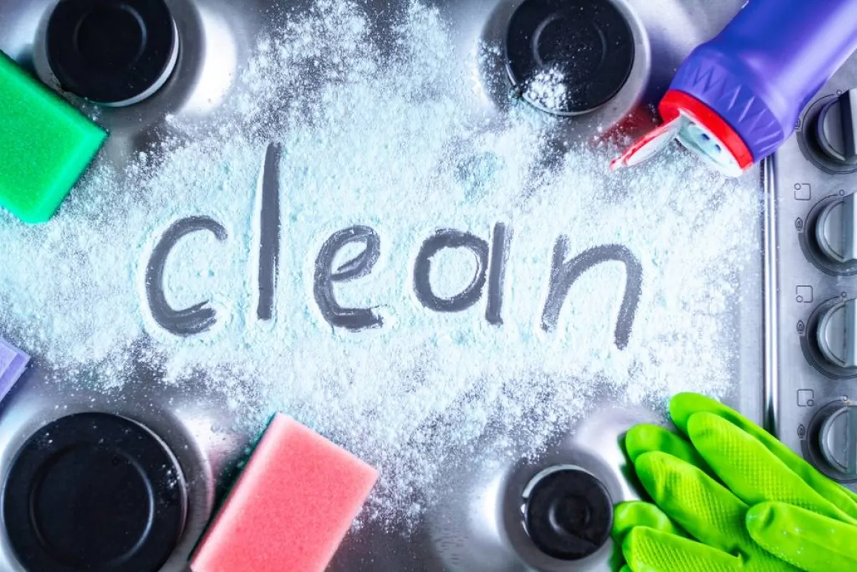 مكوّنات فعّالة في نزع البقع من البوتاجاز المُسطح