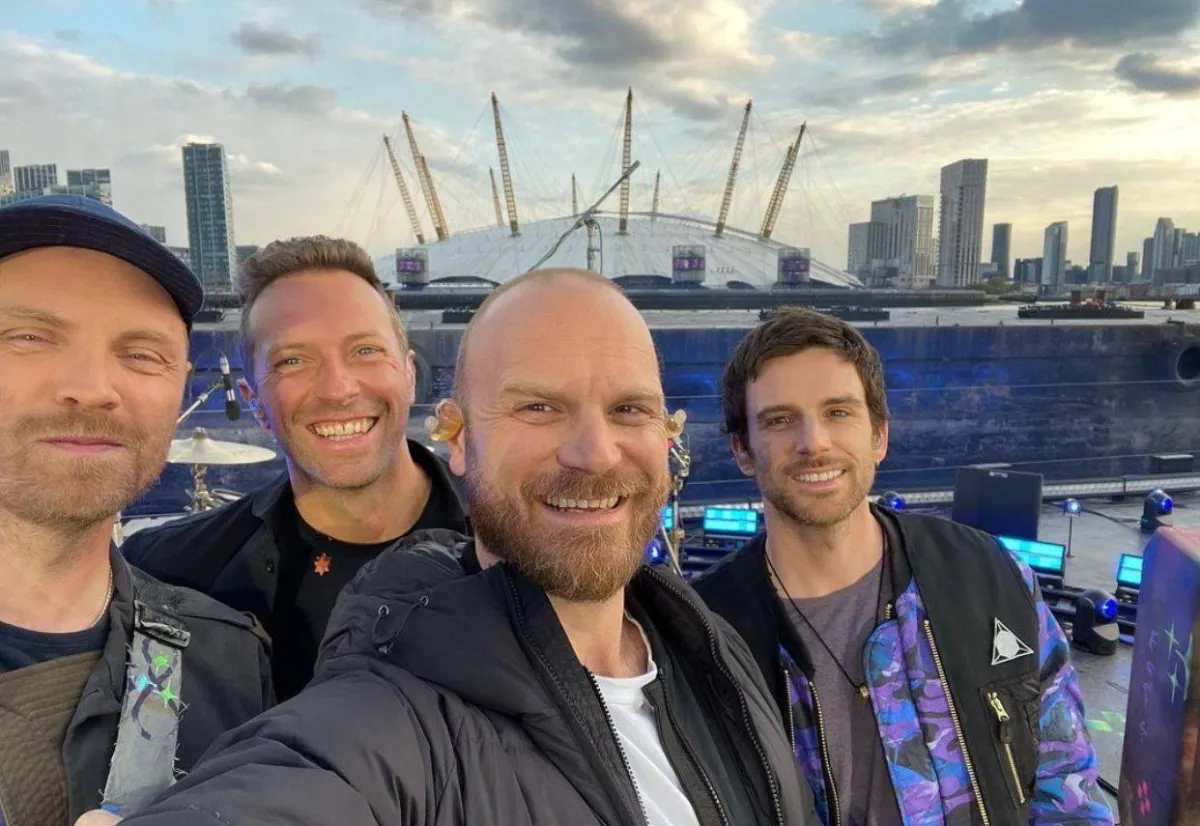 Coldplay- الصورة من حساب الفرقة على إنستغرام