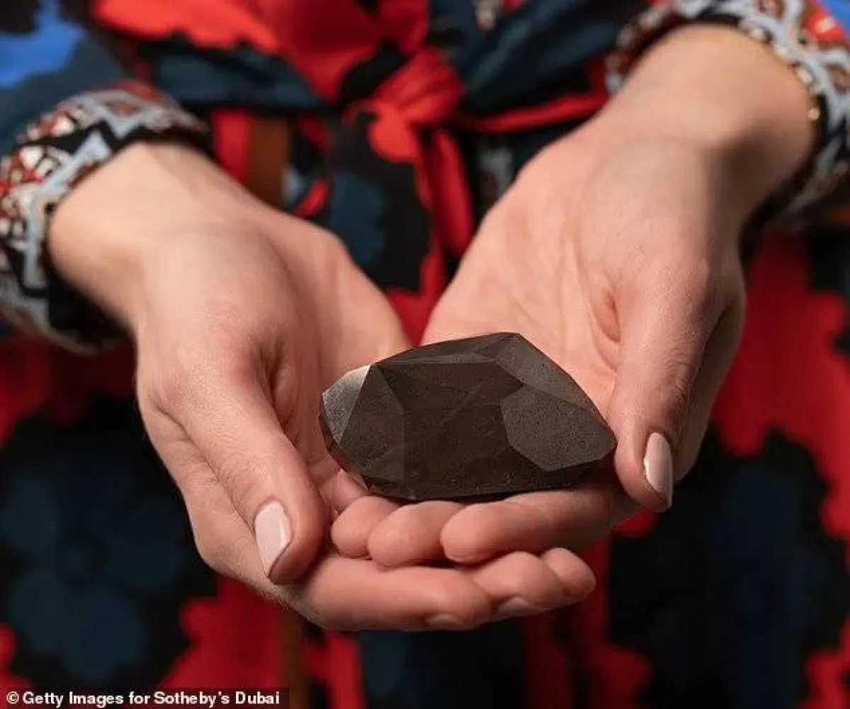 صورة الألماسة السوداء 