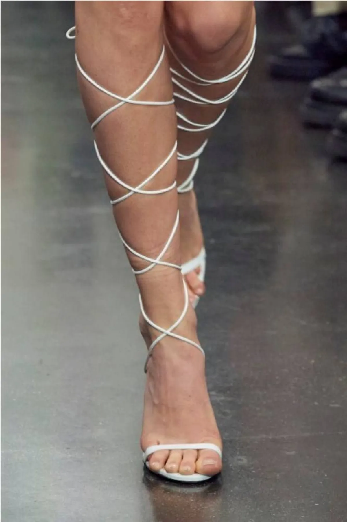 صنادل بشرائط طويلة من لودوفيك دو سان سرمين  Ludovic De Saint Sermin