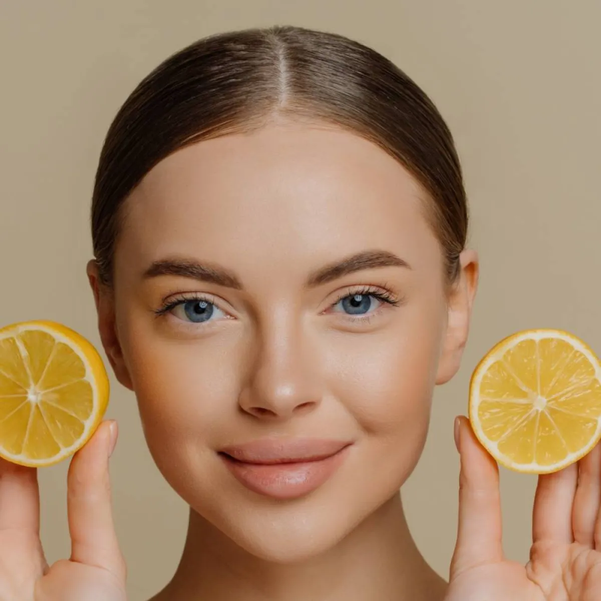 صورة لحامل تحمل الليمون