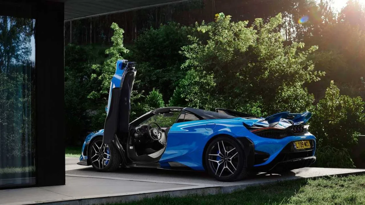 ماكلارين تسلم أول سيارة «إل تي سبايدر 765» في الإمارات