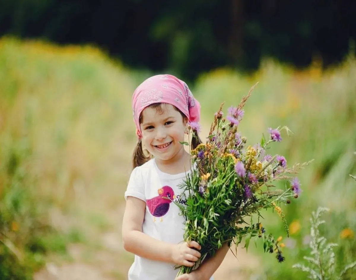 صورة لطفلة تعاني من حساسية حمى القش