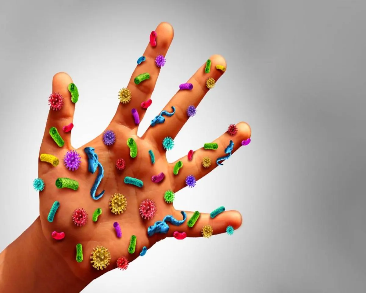 صورة ليد طفل محملة بالفيروسات