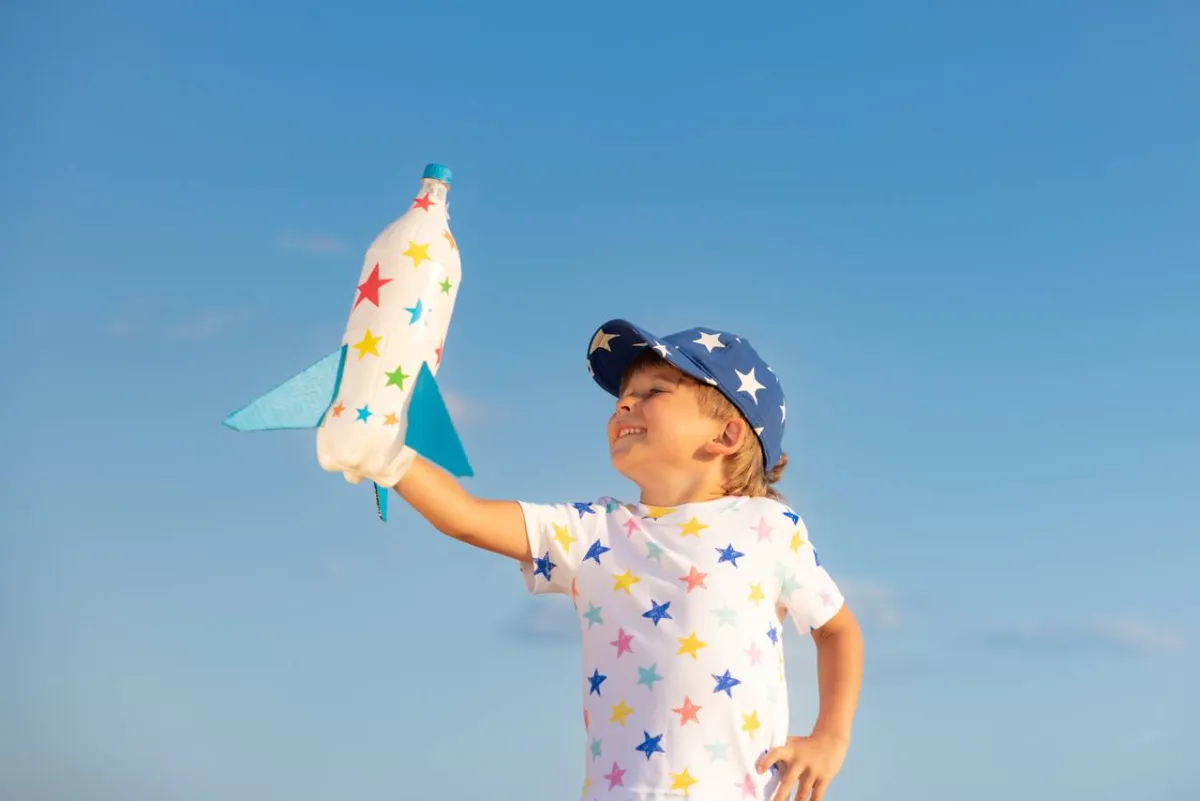 صورة طفل تحت الشمس