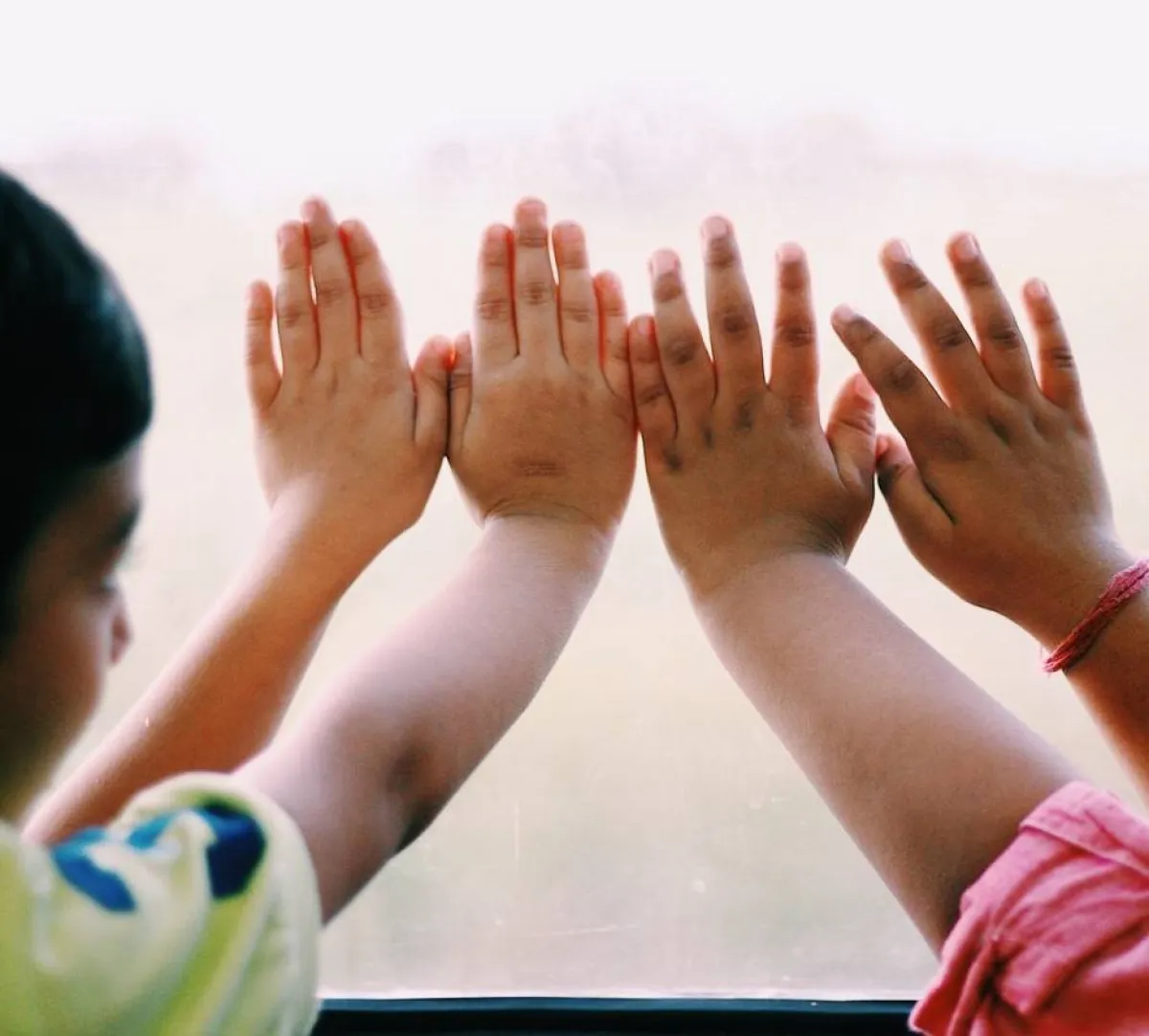 صورة تعبيرية عن حب الإخوة