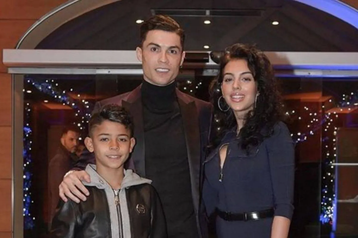 رونالدو وجورجينا مع رونالدو جونيور- الصورة من حساب رونالدو على إنستغرام