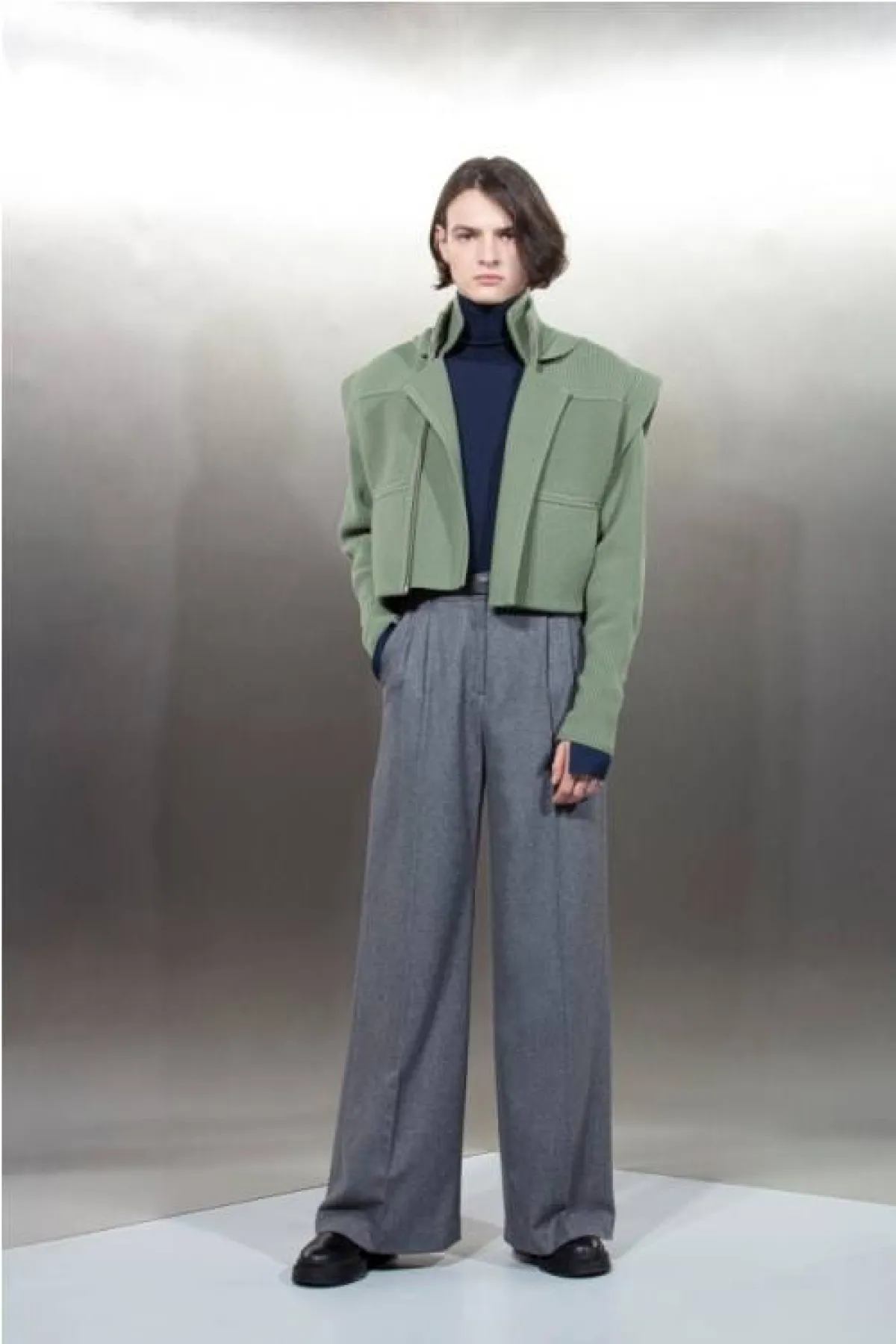 البنطلون الرمادي لإطلالة نهارية من انتوبريما  Anteprima