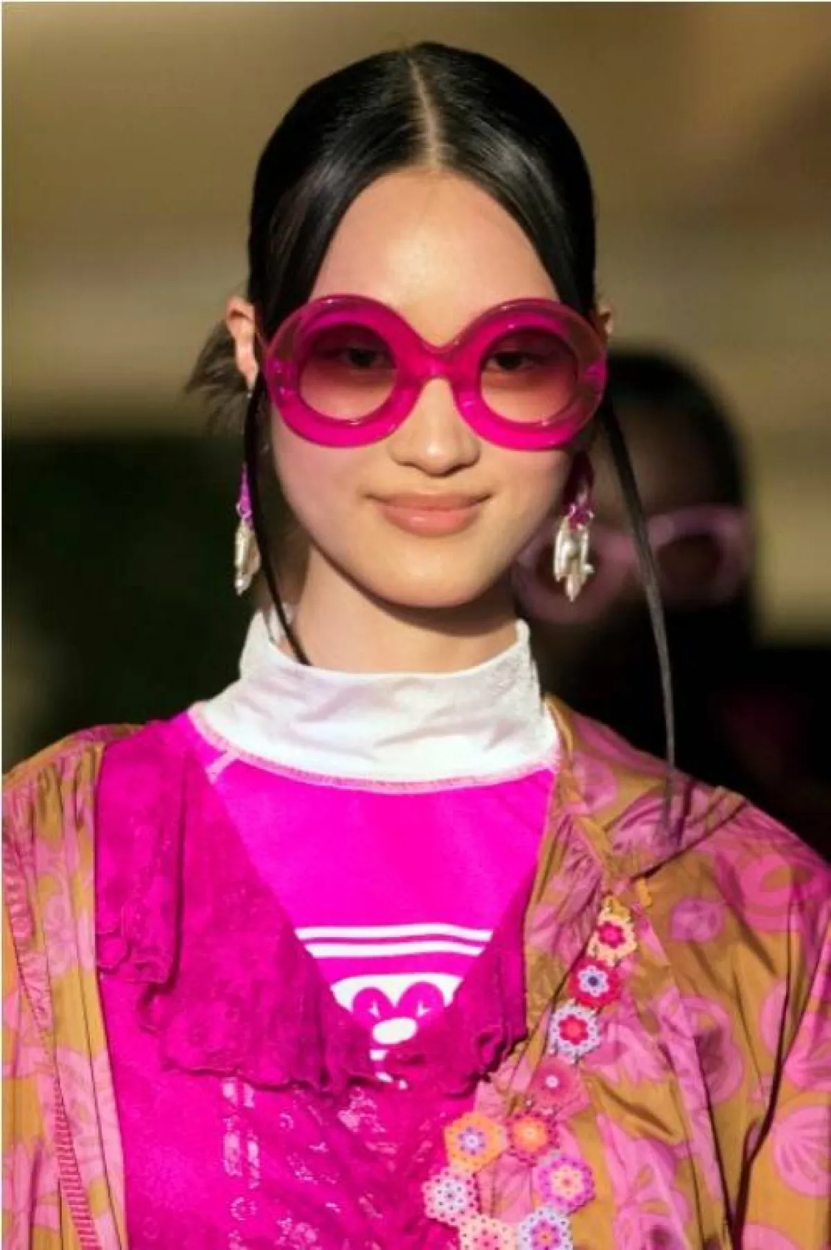 نظارات شمسية باللون الزهري من آنا سو  Anna Sui