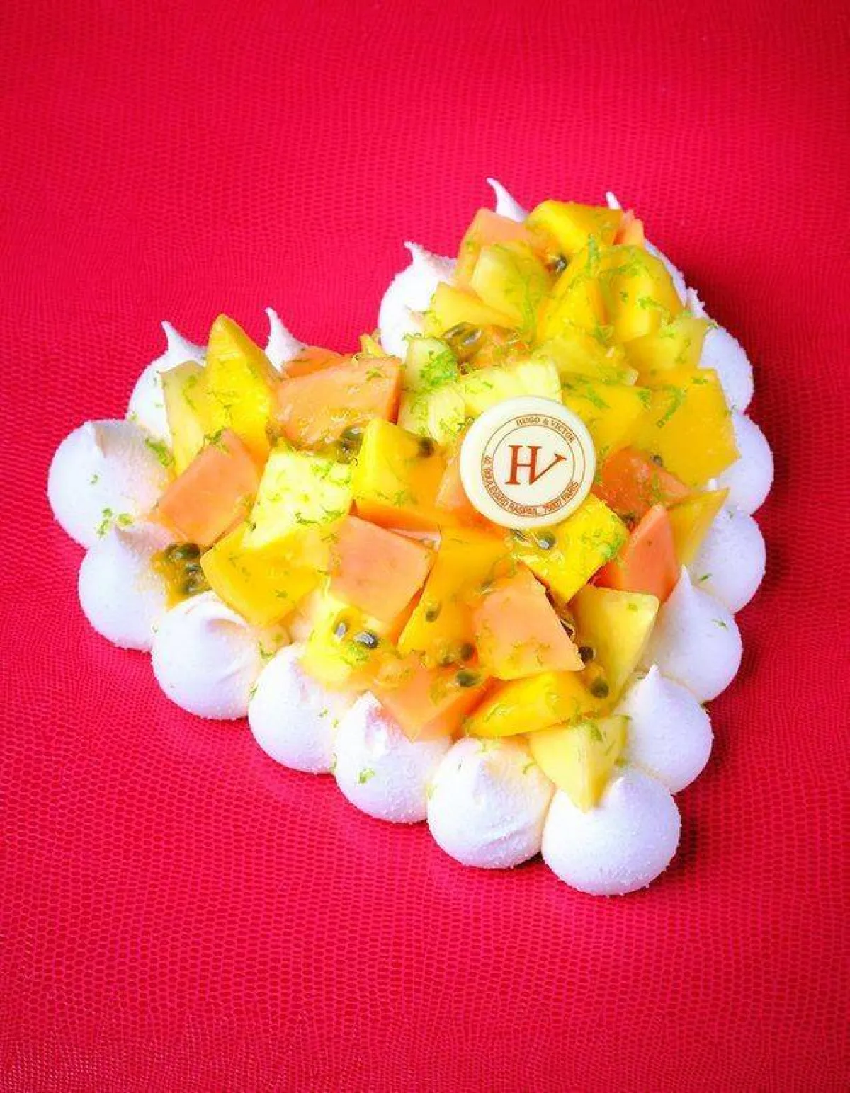 قطعة مرطبات من ابتكار الفرنسي هيغو فيكتور خاصة  بيوم الحب