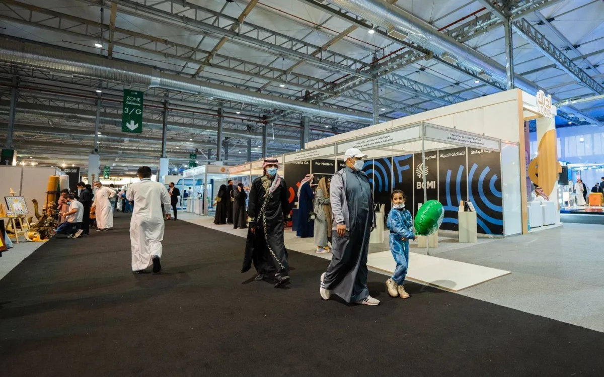 دخول الزوار معرض صنع في السعودية - الصورة من حساب موسم الرياض على تويتر