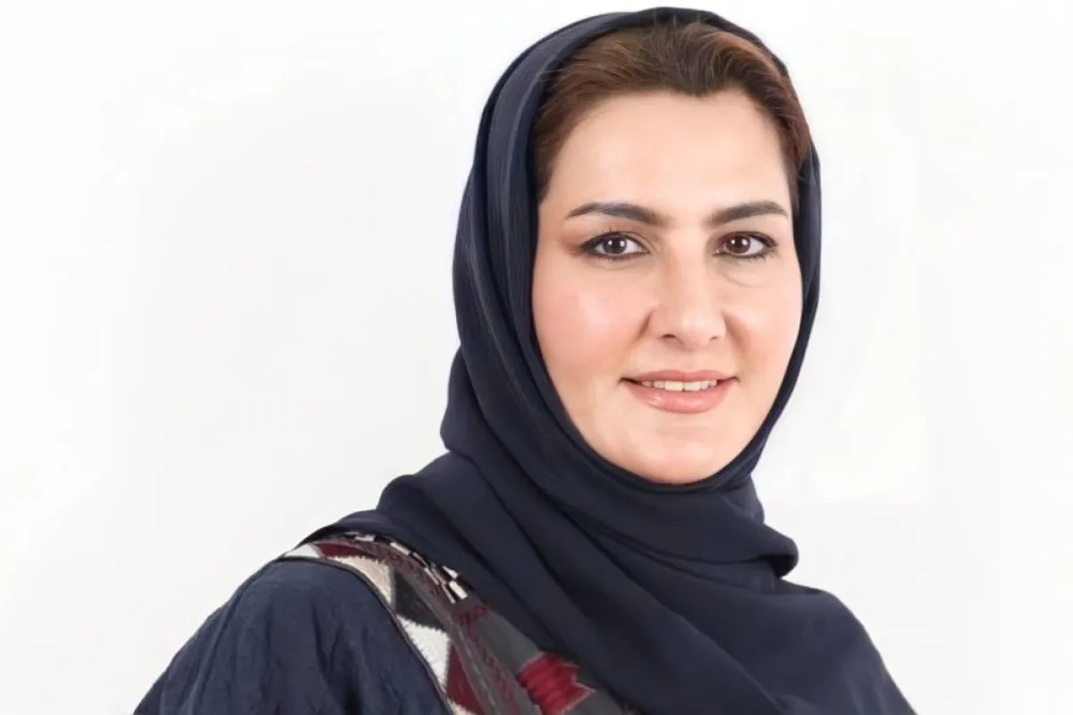 صورة تُظهر الدكتورة خلود المانع  مصدر الصورة من موقع سيدتي