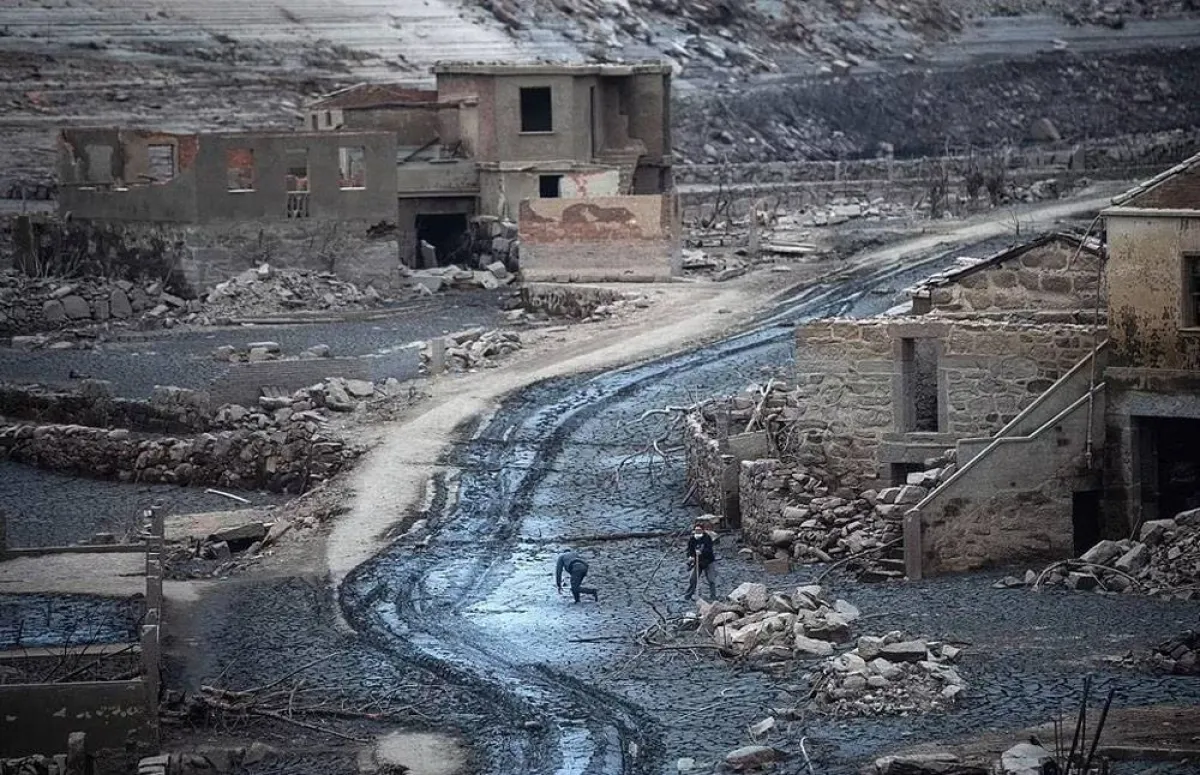 قرية أسبانية طمستها المياه، وكشف عنها الجفاف