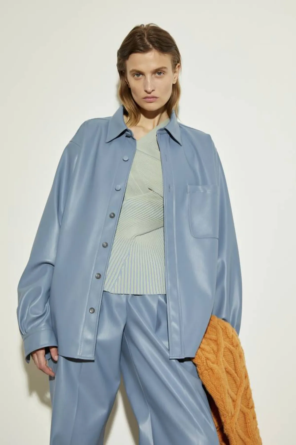 بدلة كاجوال باللون الأزرق الباستيل من أكنافاس Aknvas 