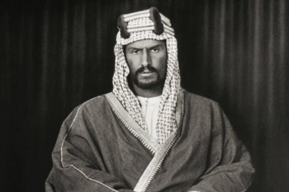  صورة تظهر الملك عبدالعزيز مصدر الصورة مادة الدراسات الاجتماعية للصف السادس الابتدائي 