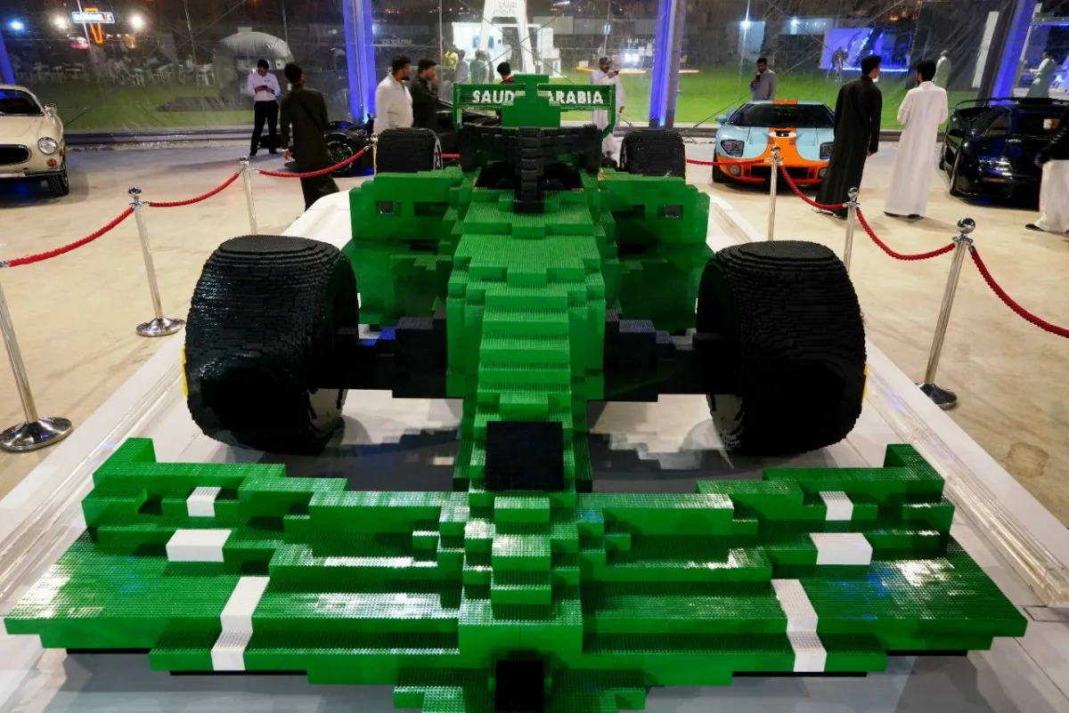 أكبر مجسّم لسيارة فورمولا 1  من الليغو