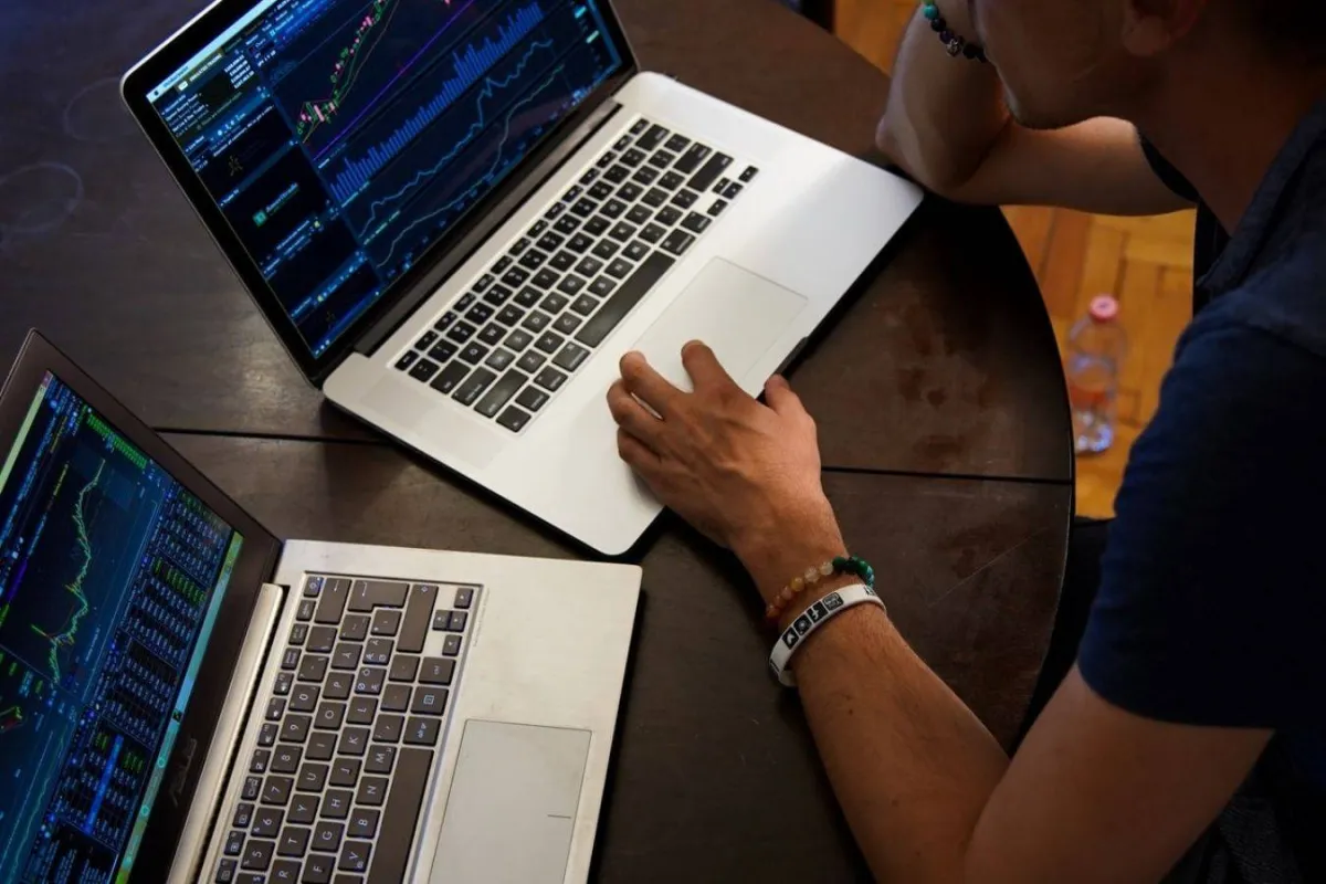 الفرق بين البيانات والمعلومات