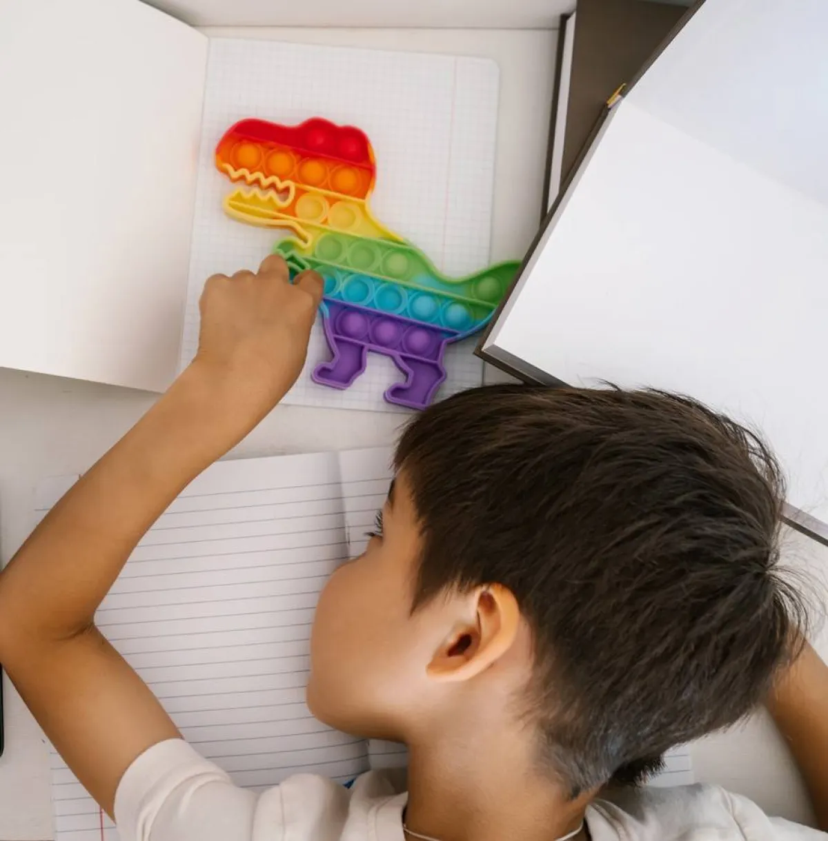 صورة لطفل مصاب بالتوحد